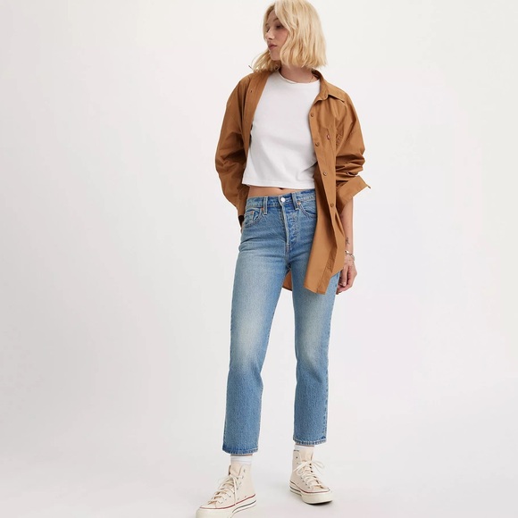 NWT Levi’s Wedgie Straight - Light Medium Wash - Picture 6 of 7